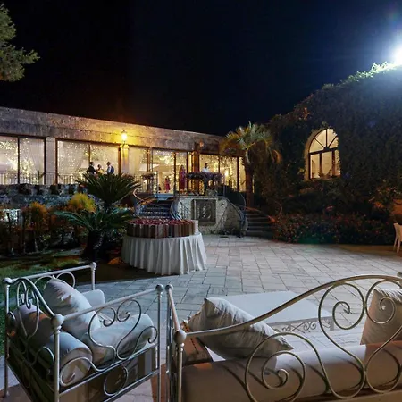 Relais Reggia Domizia ماندوريا