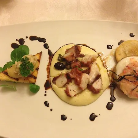 Relais Reggia Domizia فندق 4*