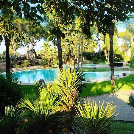 Relais Reggia Domizia فندق ماندوريا