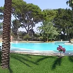 Relais Reggia Domizia Hotel 4*