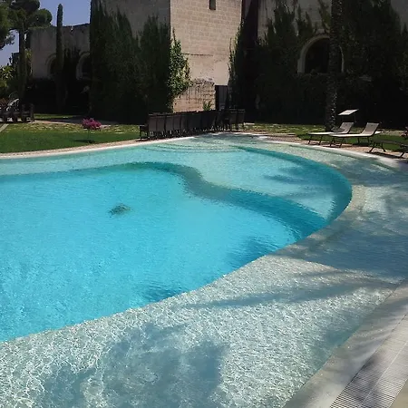 Relais Reggia Domizia Otel 4*